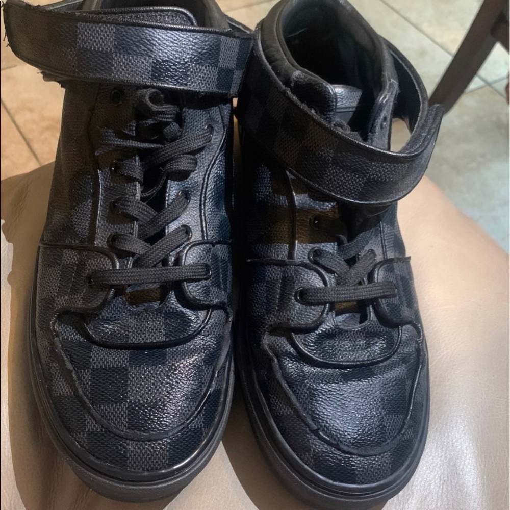 Men authentic Louis Vuitton shoe